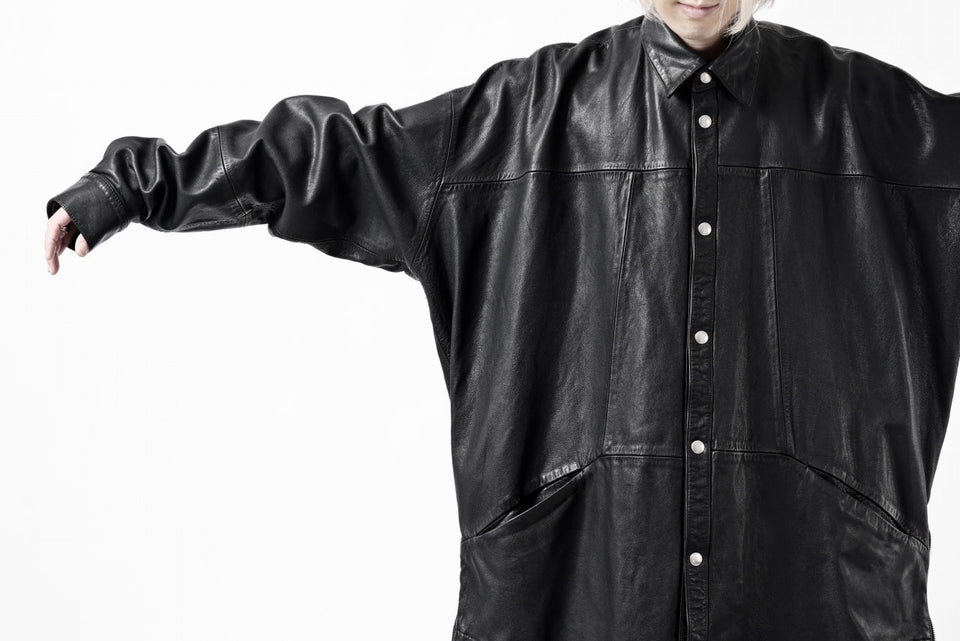 Load image into Gallery viewer, A.F ARTEFACT SNAPPED COCOON SHIRT-JACKET / SOFT GOAT LEATHER (BLACK)