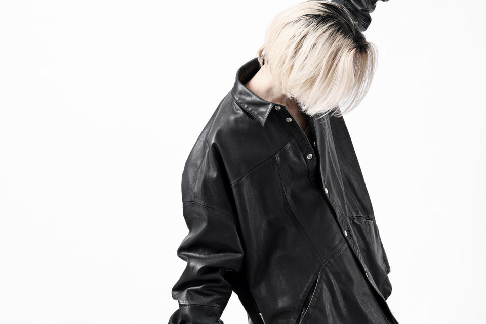 Load image into Gallery viewer, A.F ARTEFACT SNAPPED COCOON SHIRT-JACKET / SOFT GOAT LEATHER (BLACK)