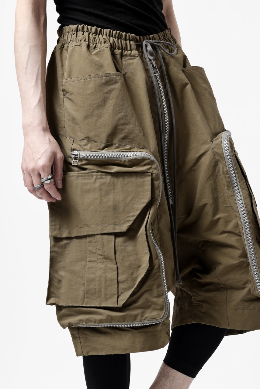Load image into Gallery viewer, A.F ARTEFACT RADICAL-ZIP MILITARY SARROUEL SHORTS (BEIGE)