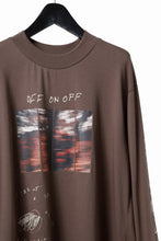 画像をギャラリービューアに読み込む, A.F ARTEFACT THICK-COLLAR BASIC L/S T-SHIRT / TYPE A PRINT (BROWN)