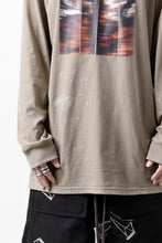 画像をギャラリービューアに読み込む, A.F ARTEFACT THICK-COLLAR BASIC L/S T-SHIRT / TYPE A PRINT (BEIGE)