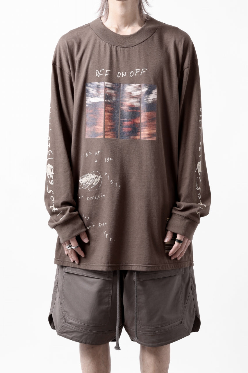 A.F ARTEFACT THICK-COLLAR BASIC L/S T-SHIRT / TYPE A PRINT (BROWN)