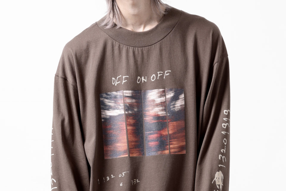 画像をギャラリービューアに読み込む, A.F ARTEFACT THICK-COLLAR BASIC L/S T-SHIRT / TYPE A PRINT (BROWN)