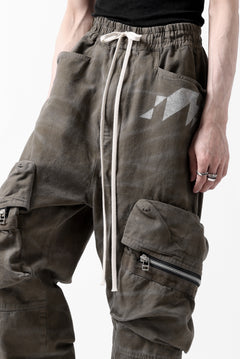 Load image into Gallery viewer, A.F ARTEFACT CARGO POCKET LONG PANTS / VINTAGE DYED (KHAKI)