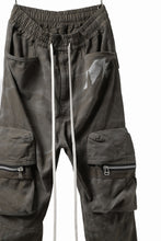 Load image into Gallery viewer, A.F ARTEFACT CARGO POCKET LONG PANTS / VINTAGE DYED (KHAKI)