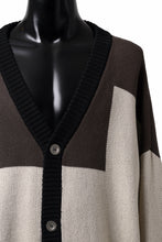 Load image into Gallery viewer, A.F ARTEFACT GEO PATTERN COTTON KNIT CARDIGAN /  (BLACK x GREY x BEIGE)