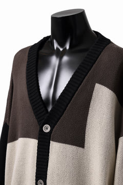 画像をギャラリービューアに読み込む, A.F ARTEFACT BLOCK-PANEL COTTON KNIT CARDIGAN /  (BLACK x GREY x BEIGE)