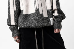 Load image into Gallery viewer, A.F ARTEFACT GEO PATTERN KNIT TOPS (GREY x BEIGE)