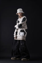 画像をギャラリービューアに読み込む, A.F ARTEFACT POLKA PATTERN KNIT TOPS (BEIGE x GREY)