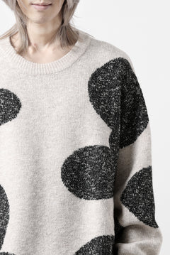 画像をギャラリービューアに読み込む, A.F ARTEFACT POLKA PATTERN KNIT TOPS (BEIGE x GREY)