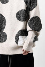 A.F ARTEFACT POLKA PATTERN KNIT TOPS (BEIGE x GREY)の商品ページ