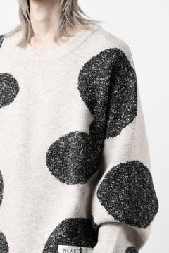 画像をギャラリービューアに読み込む, A.F ARTEFACT POLKA PATTERN KNIT TOPS (BEIGE x GREY)