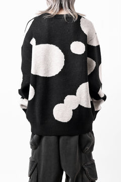 Load image into Gallery viewer, A.F ARTEFACT POLKA PATTERN KNIT TOPS (BLACK x BEIGE)