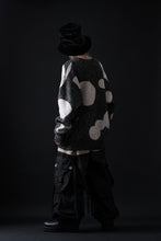 画像をギャラリービューアに読み込む, A.F ARTEFACT POLKA PATTERN KNIT TOPS (GREY x BEIGE)