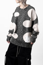 画像をギャラリービューアに読み込む, A.F ARTEFACT POLKA PATTERN KNIT TOPS (GREY x BEIGE)