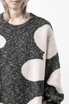 画像をギャラリービューアに読み込む, A.F ARTEFACT POLKA PATTERN KNIT TOPS (GREY x BEIGE)