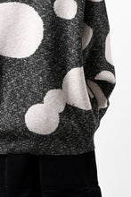 Load image into Gallery viewer, A.F ARTEFACT POLKA PATTERN KNIT TOPS (GREY x BEIGE)