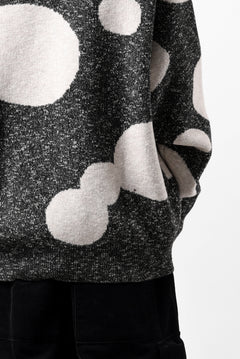 画像をギャラリービューアに読み込む, A.F ARTEFACT POLKA PATTERN KNIT TOPS (GREY x BEIGE)