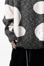 画像をギャラリービューアに読み込む, A.F ARTEFACT POLKA PATTERN KNIT TOPS (GREY x BEIGE)