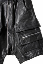 画像をギャラリービューアに読み込む, A.F ARTEFACT LOWCROTCH MILITARY WIDE SHORTS / SOFT GOAT LEATHER (BLACK)