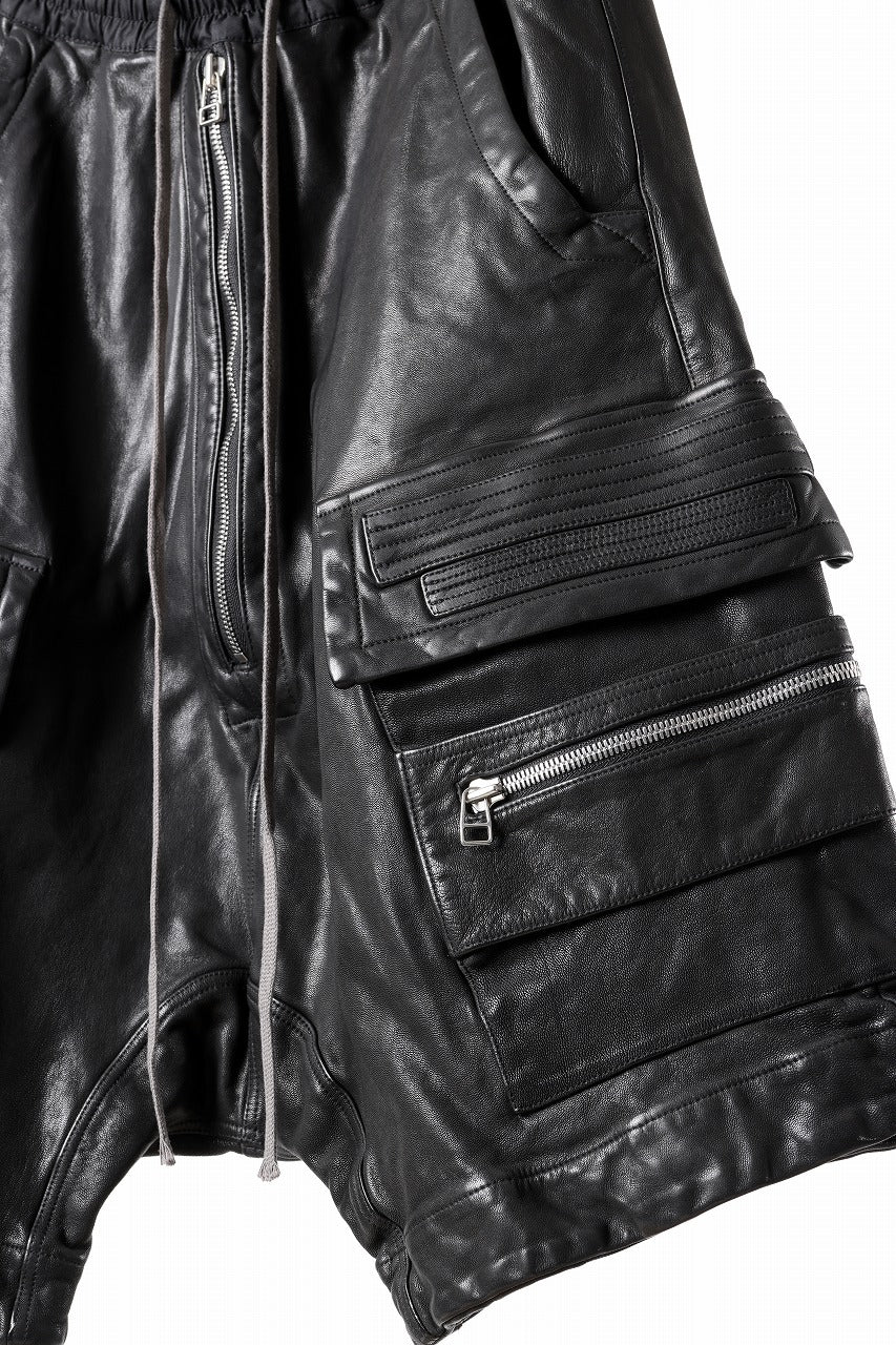 A.F ARTEFACT LOWCROTCH MILITARY WIDE SHORTS / SOFT GOAT LEATHER (BLACK)