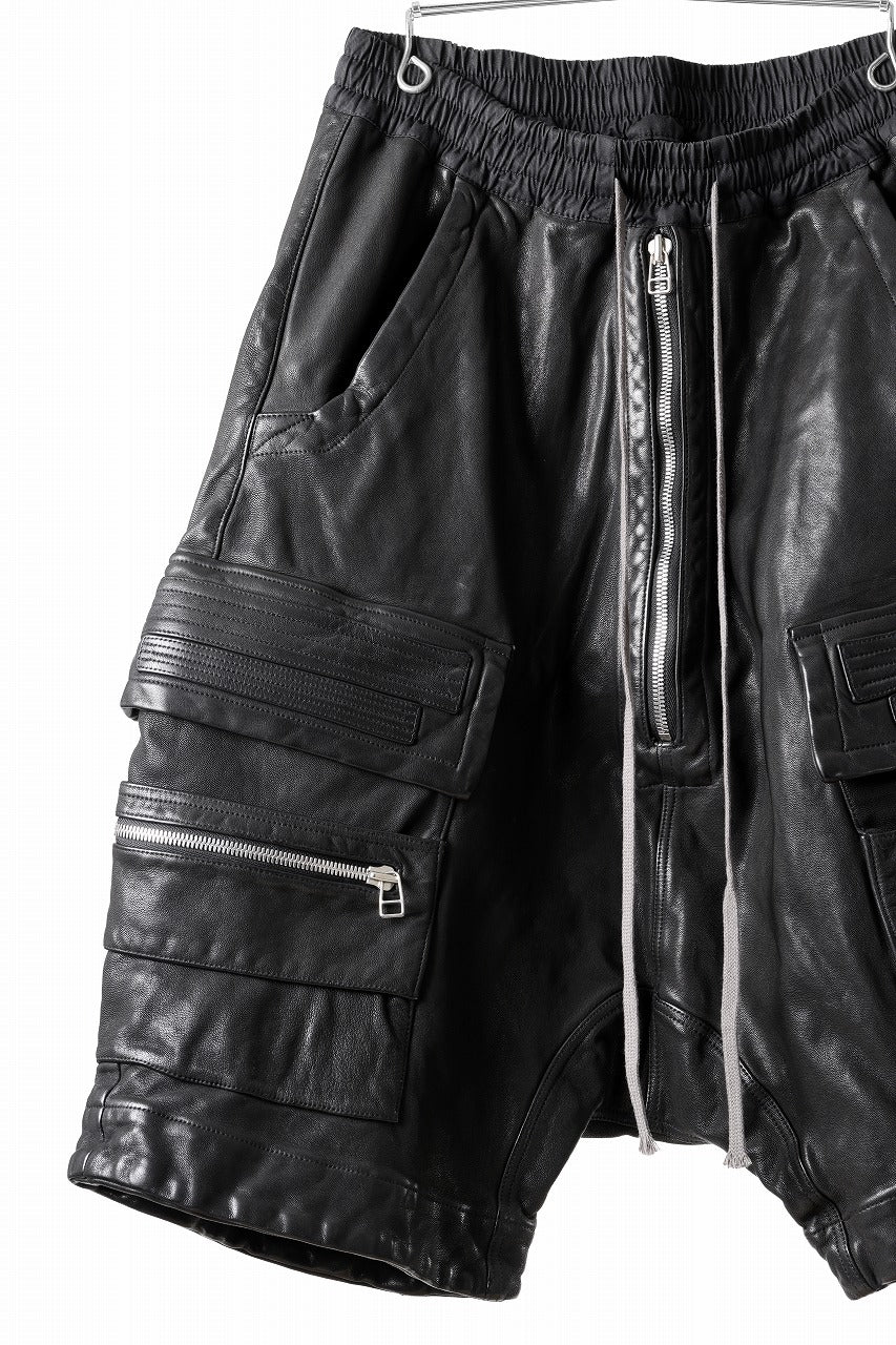 A.F ARTEFACT LOWCROTCH MILITARY WIDE SHORTS / SOFT GOAT LEATHER (BLACK)