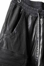 画像をギャラリービューアに読み込む, A.F ARTEFACT LOWCROTCH MILITARY WIDE SHORTS / SOFT GOAT LEATHER (BLACK)