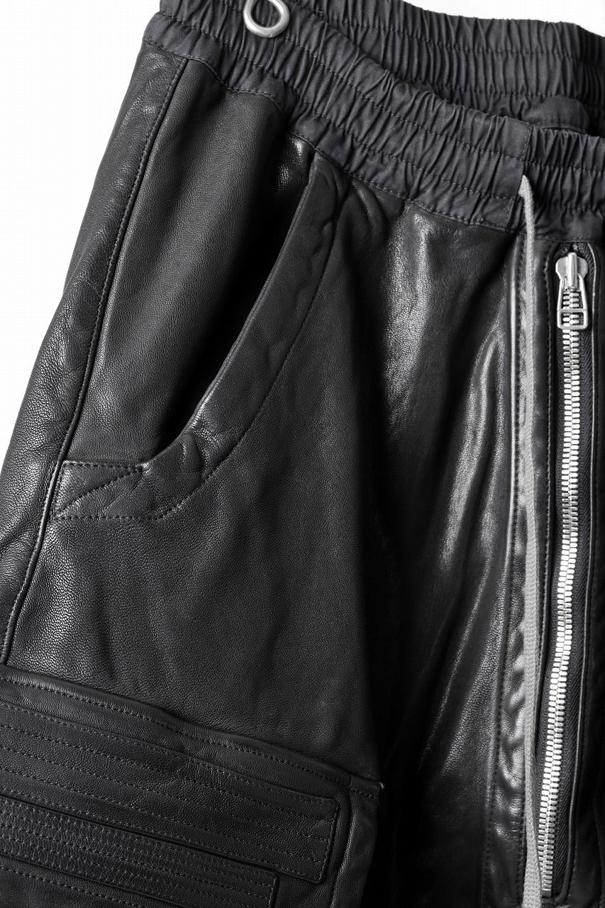 A.F ARTEFACT LOWCROTCH MILITARY WIDE SHORTS / SOFT GOAT LEATHER (BLACK)