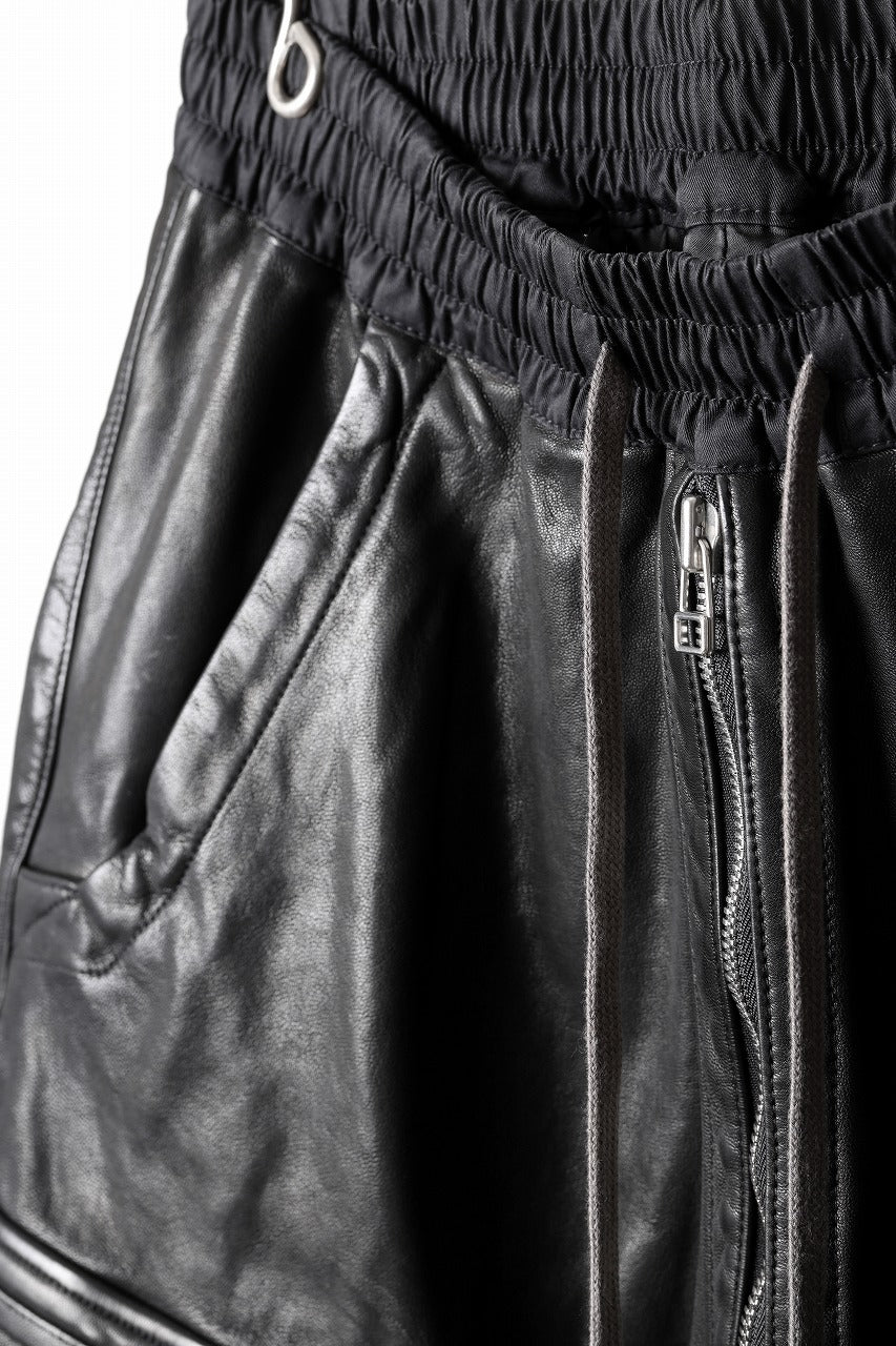 A.F ARTEFACT LOWCROTCH MILITARY WIDE SHORTS / SOFT GOAT LEATHER (BLACK)