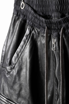 画像をギャラリービューアに読み込む, A.F ARTEFACT LOWCROTCH MILITARY WIDE SHORTS / SOFT GOAT LEATHER (BLACK)