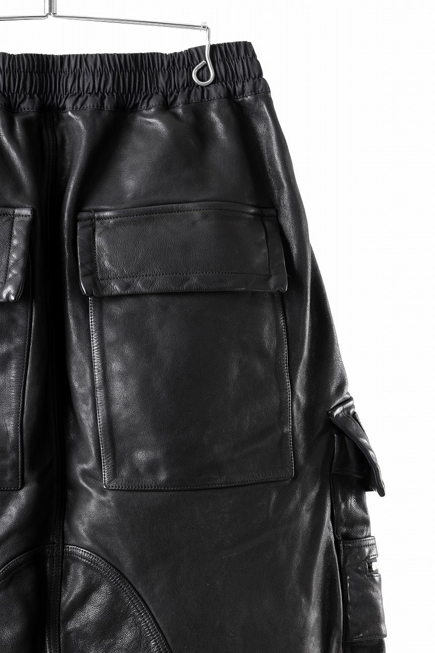 A.F ARTEFACT LOWCROTCH MILITARY WIDE SHORTS / SOFT GOAT LEATHER (BLACK)