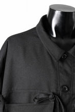 Load image into Gallery viewer, A.F ARTEFACT KNOTTING DETAIL TWILL BLOUSON (BLACK)