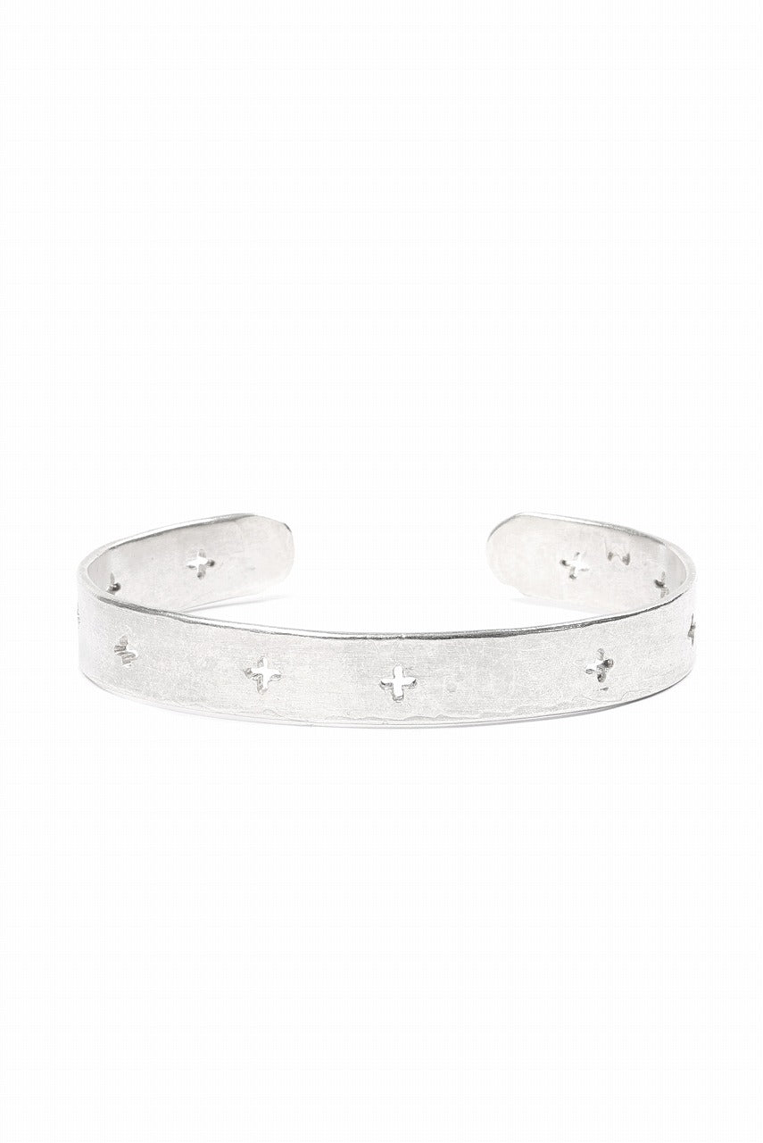 Load image into Gallery viewer, m.a+ cross punched silver bracelet / AB15 AG (SILVER)