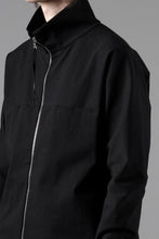 画像をギャラリービューアに読み込む, m.a+ zipped tall collar shirt jacket / H252DZ/CCE (BLACK)