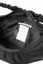 画像をギャラリービューアに読み込む, F/CE. TEXTURED TWILL BODY BAG (BLACK)