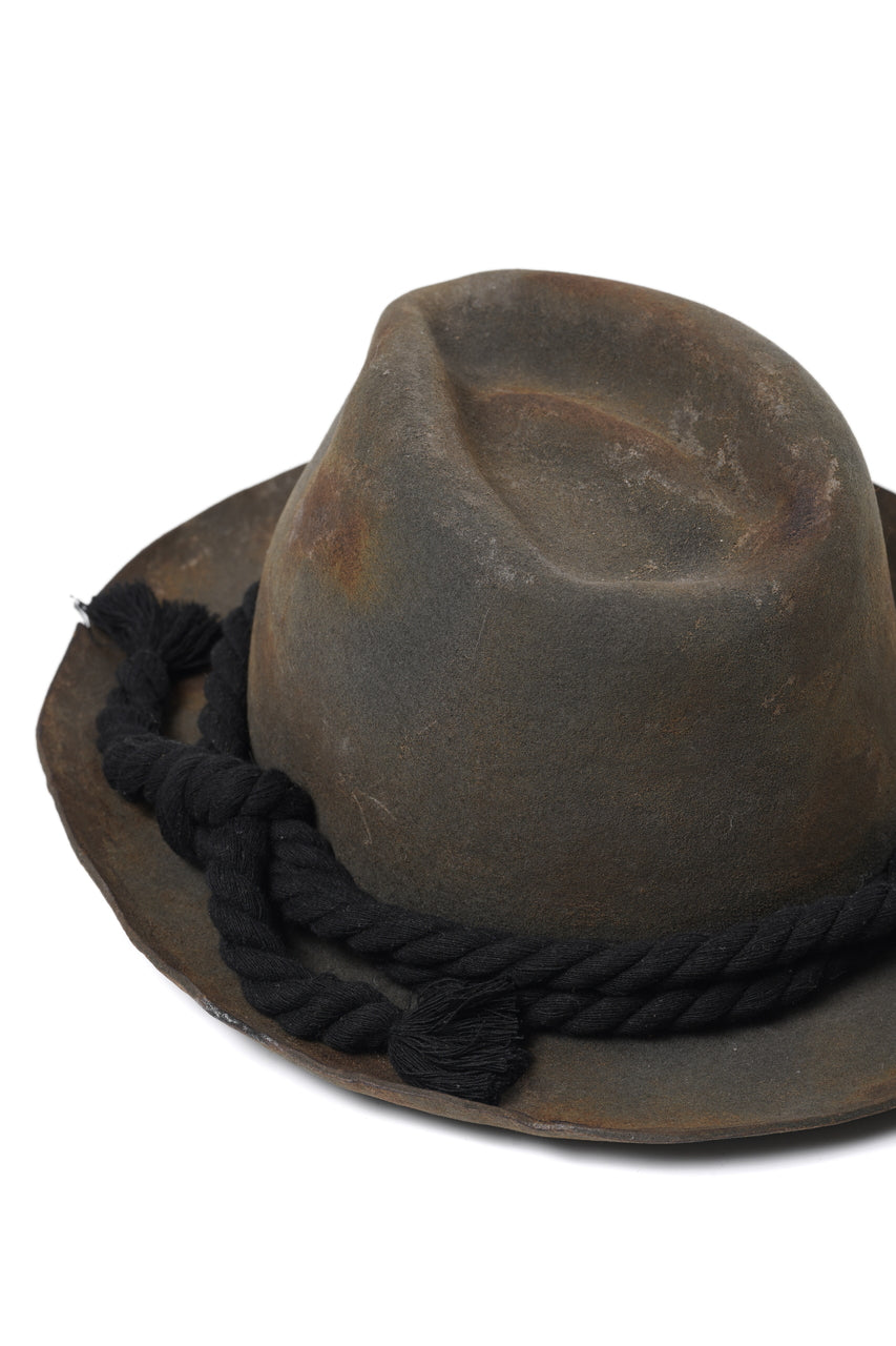 Load image into Gallery viewer, ierib × triangles hat "BURNED FEDORA" / WOOL FELT (GREIGE)