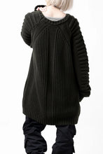 Load image into Gallery viewer, 【SAMPLE SALE】A.F ARTEFACT LOWGAUGE CABLE KNIT PULLOVER LADDER-SLEEVE (KHAKI)