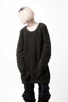 Load image into Gallery viewer, 【SAMPLE SALE】A.F ARTEFACT LOWGAUGE CABLE KNIT PULLOVER LADDER-SLEEVE (KHAKI)