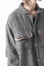Load image into Gallery viewer, 【SAMPLE SALE】A.F ARTEFACT OVER SIZED SHIRT BLOUSON / WOOL HERRINGBONE (BLACK x WHITE)
