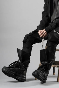 画像をギャラリービューアに読み込む, A.F ARTEFACT FLAP-DETAIL SLIM CARGO PANTS / HI-STRETCH DENIM (BLACK)