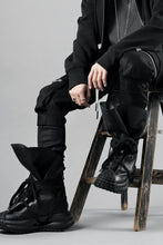 画像をギャラリービューアに読み込む, A.F ARTEFACT FLAP-DETAIL SLIM CARGO PANTS / HI-STRETCH DENIM (BLACK)