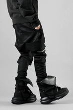 画像をギャラリービューアに読み込む, A.F ARTEFACT FLAP-DETAIL SLIM CARGO PANTS / HI-STRETCH DENIM (BLACK)
