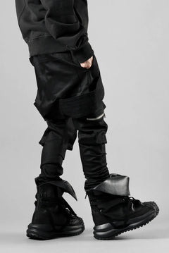 画像をギャラリービューアに読み込む, A.F ARTEFACT FLAP-DETAIL SLIM CARGO PANTS / HI-STRETCH DENIM (BLACK)