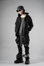 画像をギャラリービューアに読み込む, A.F ARTEFACT FLAP-DETAIL SLIM CARGO PANTS / HI-STRETCH DENIM (BLACK)
