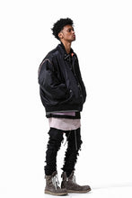 Load image into Gallery viewer, 【SAMPLE SALE】A.F ARTEFACT CUT OFF COMBI TANKER JACKET / LIGHT PADDED (BLACK×ORANGE)