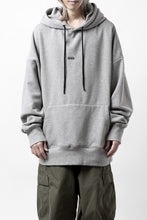 Load image into Gallery viewer, 【SAMPLE SALE】A.F ARTEFACT BOMBERHEAT® BACK LOGO HOODIE (LIGHT GREY)