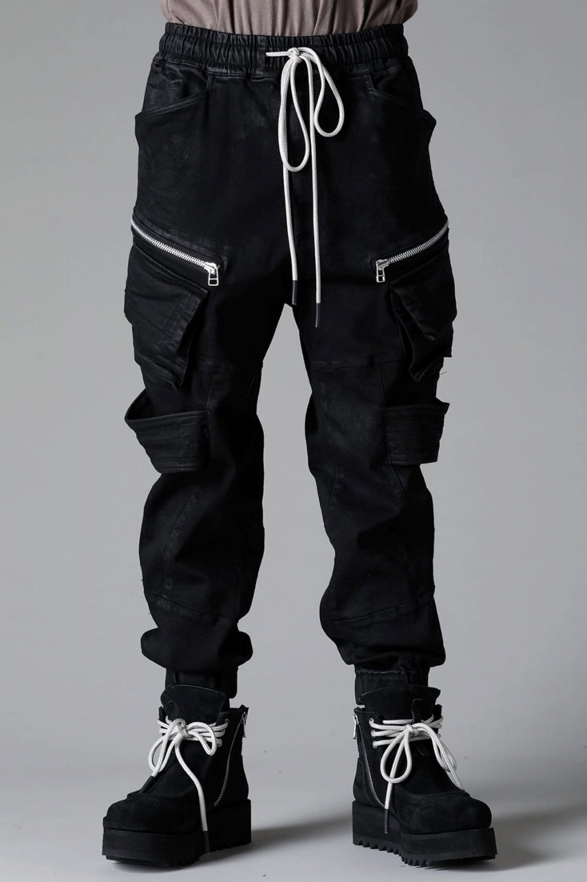 A.F ARTEFACT BELTED DETAIL JOGGER 2.0 / BRUSHED BACK COATING DENIM (BLACK)