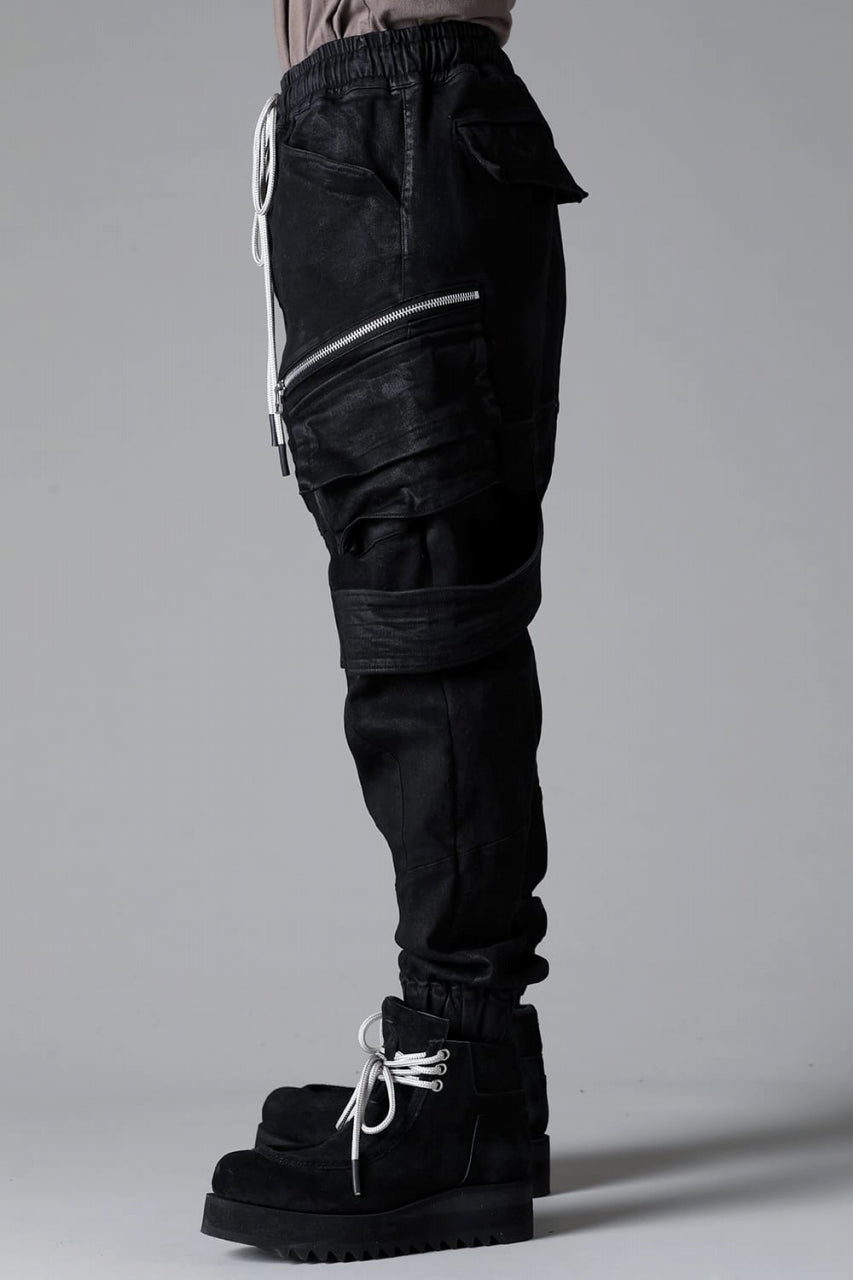 A.F ARTEFACT BELTED DETAIL JOGGER 2.0 / BRUSHED BACK COATING DENIM (BLACK)