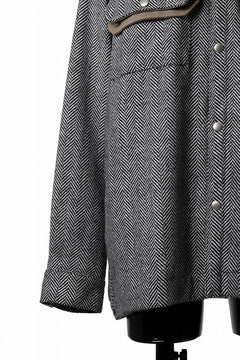 Load image into Gallery viewer, 【SAMPLE SALE】A.F ARTEFACT OVER SIZED SHIRT BLOUSON / WOOL HERRINGBONE (BLACK x WHITE)