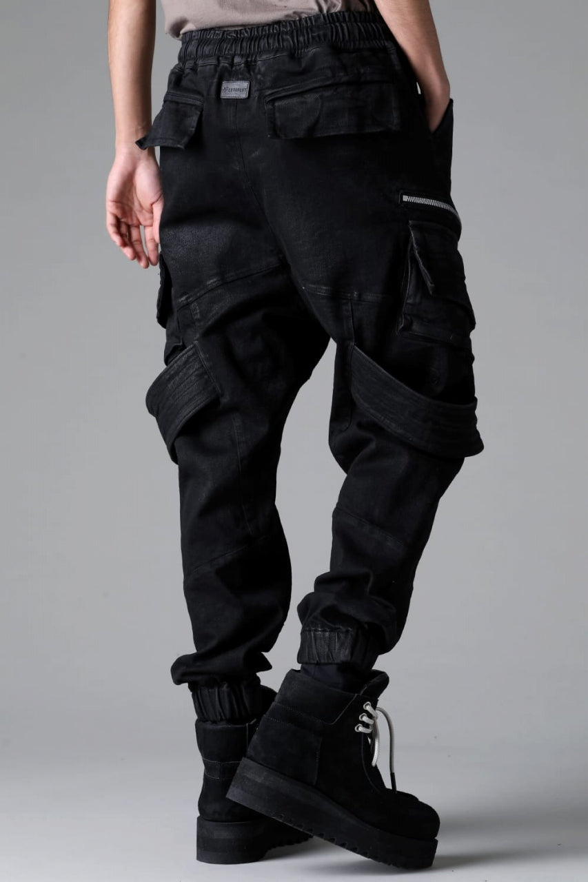 Load image into Gallery viewer, A.F ARTEFACT BELTED DETAIL JOGGER 2.0 / BRUSHED BACK COATING DENIM (BLACK)